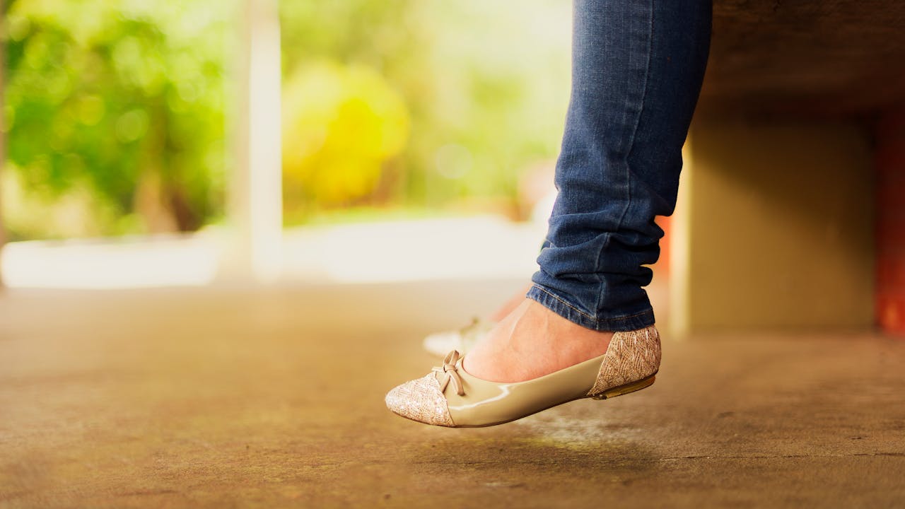 高身長女子 背を低く見せる フラットシューズコーデ