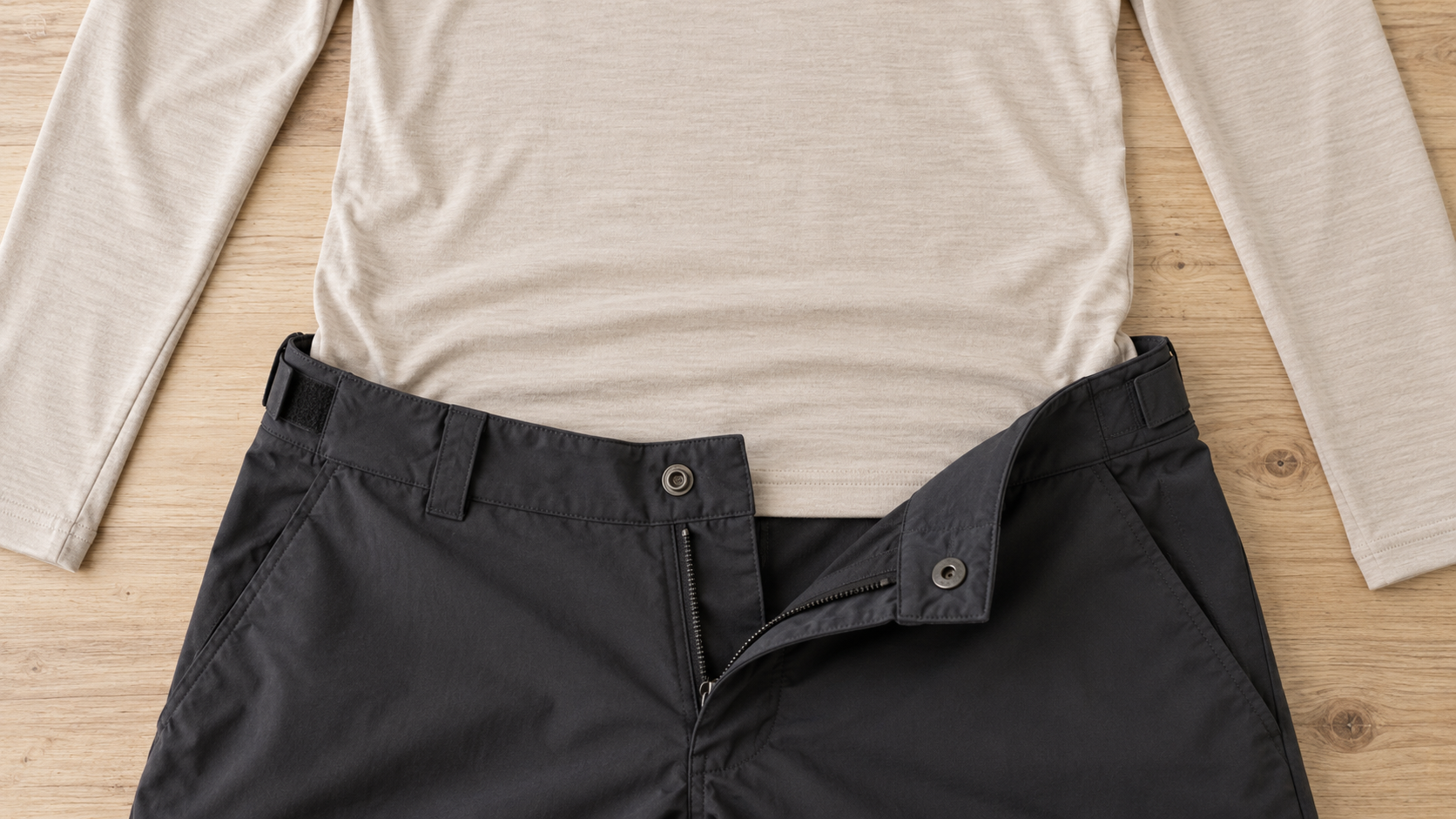 肌着の裾とパンツのウエストの重なりを平置きで示したイメージ